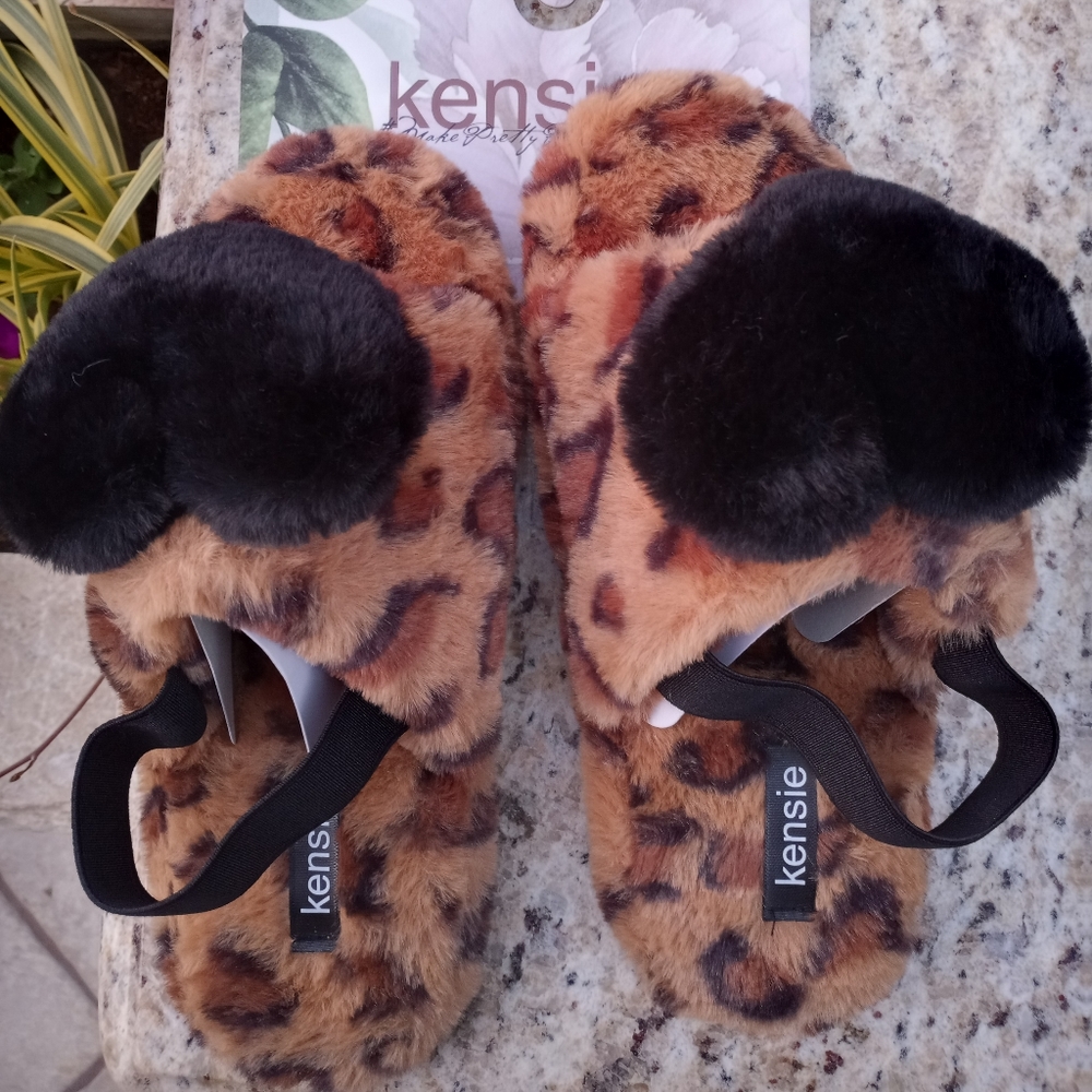 Kensie Leopard slippers
